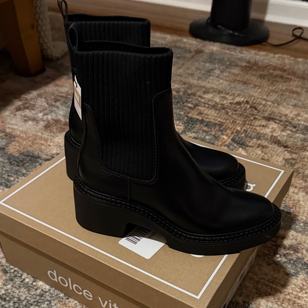 Dolce Vita Black Leather Chelsea Boots
Hilora H2O - Picture 4 of 5